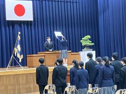 第３７回卒業証書授与式が挙行されました