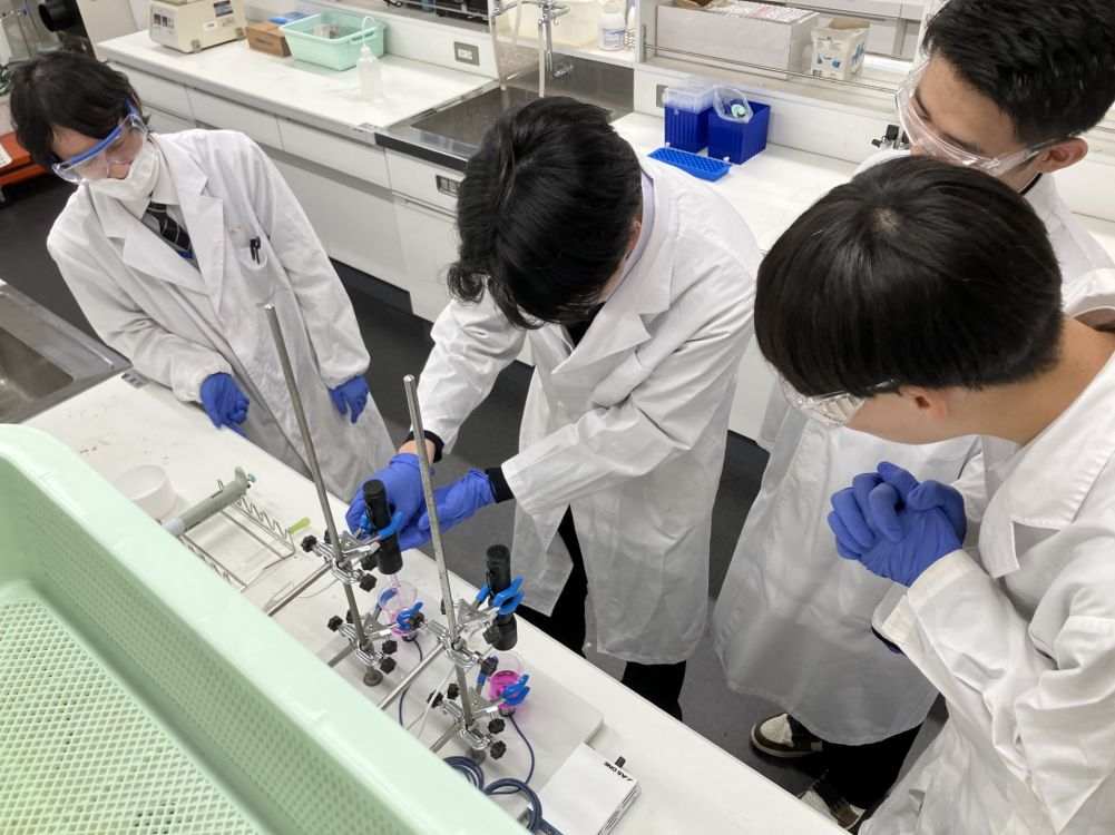 武生東高等学校　Hino・Quest（福井工業大学で生物系および化学系の実験を行いました。）