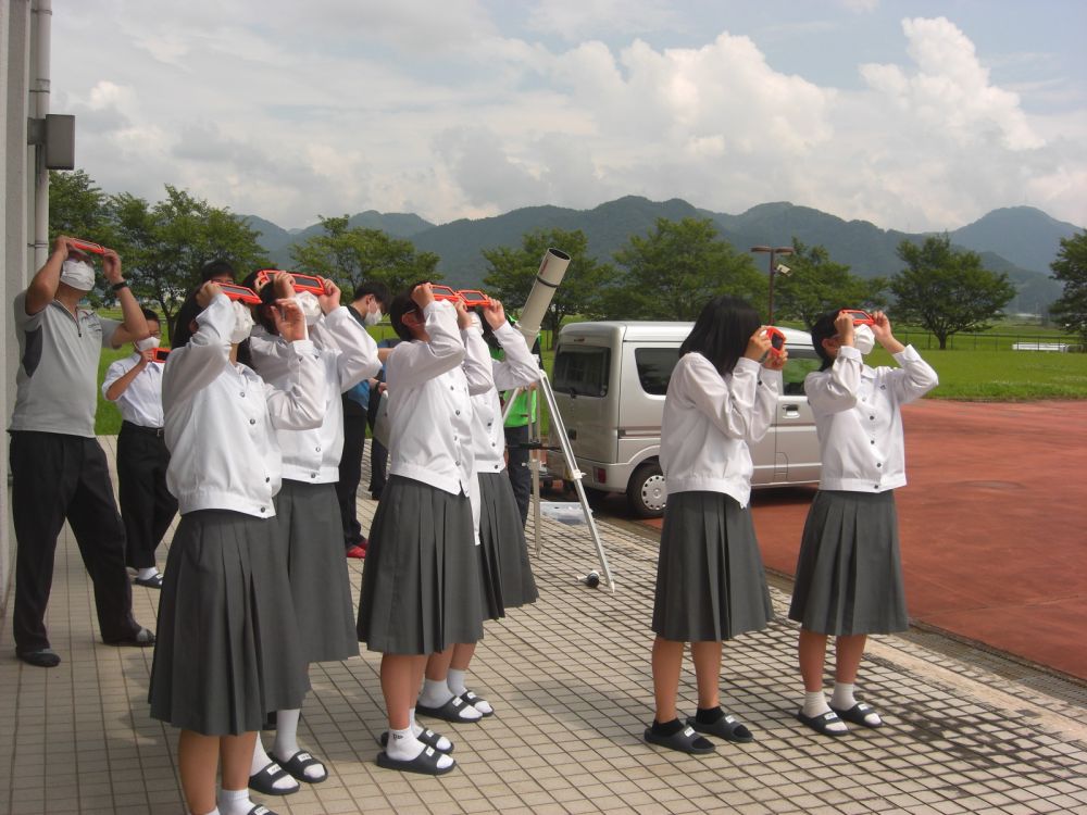 武生東高等学校 Hino・Quest(【2022年度1年生】産官学連携②サイエンス講座として,学校で太陽観測会(プロミネンス)を行い,太陽についてのレクチャーがありました。)