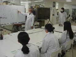 武生東高等学校 Hino・Quest(【2022年度1年生】新学科1年生,産官学連携⑥サイエンス大学訪問として,福井工業大学を訪問し,食品系・化学系の2講座で講義を受けました。)
