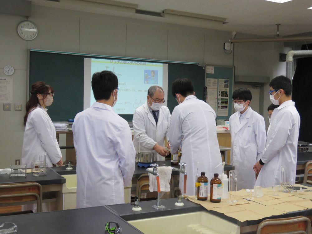 武生東高等学校 Hino・Quest(【2022年度1年生】産官学連携⑤サイエンス講座として,福井工業大学から教授と学生を招いて,生物系・化学系の2講座で実験を行いました。)