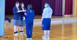 生徒保健委員会活動で集めたベルマークを南越特別支援学校に寄付しました